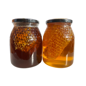 Bote de miel con panal de abeja